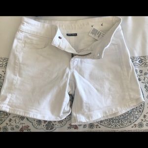 Like new, white jean shorts. Excellent condition.